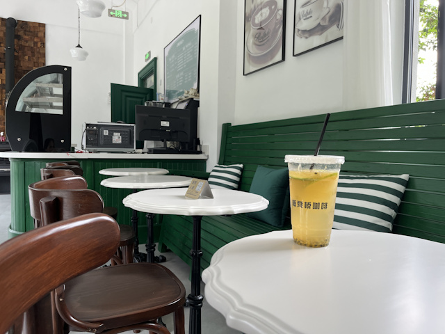 The Bench Bridge Cafe
